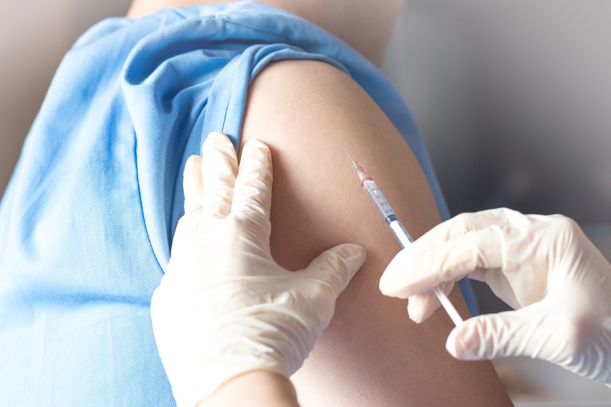 Impfung, Impfung in der Schulter, Arzt und Injektionen