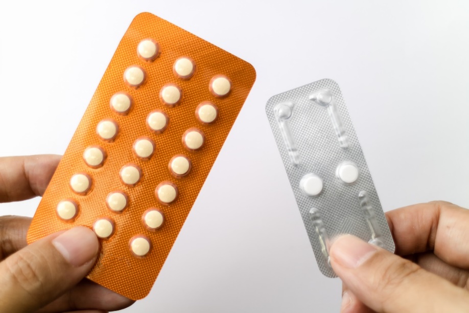 Monatliche hormonelle Verhütungsmittel und ECP-Pillen nach