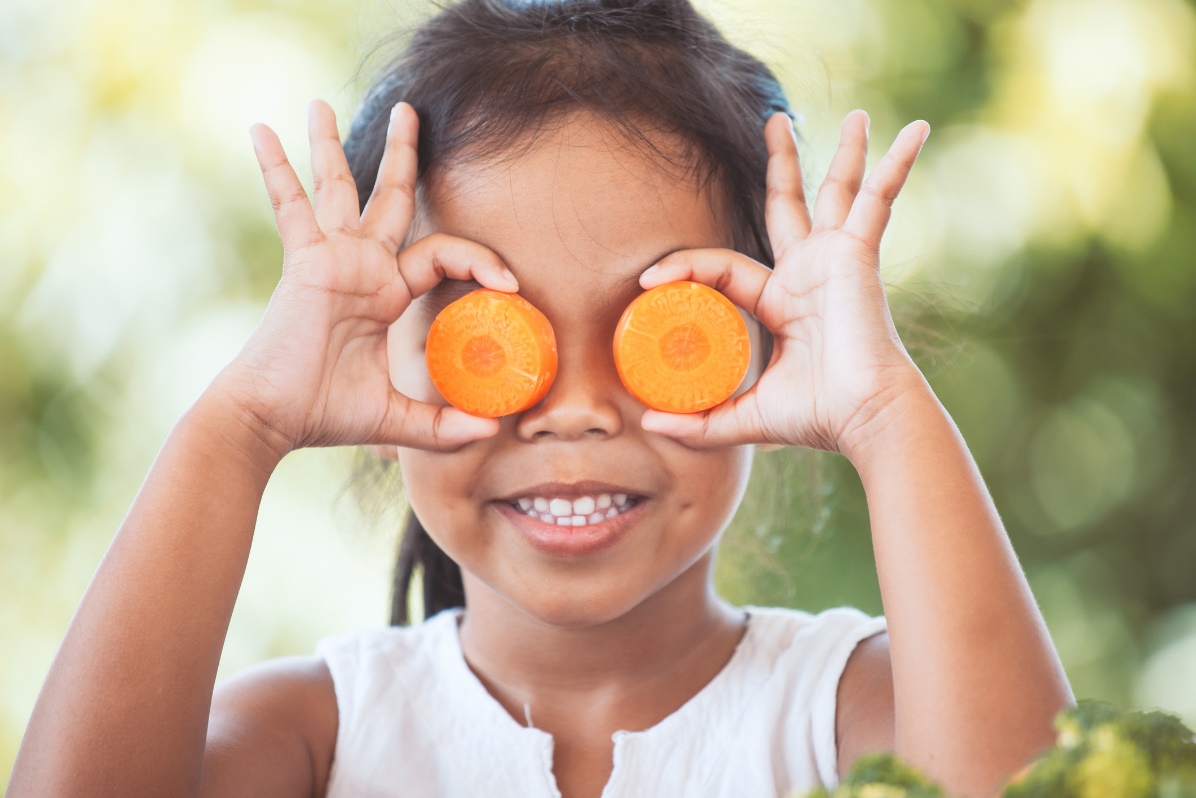 Vitamin A ist wichtig für das Sehvermögen und die Gesundheit der Augen.