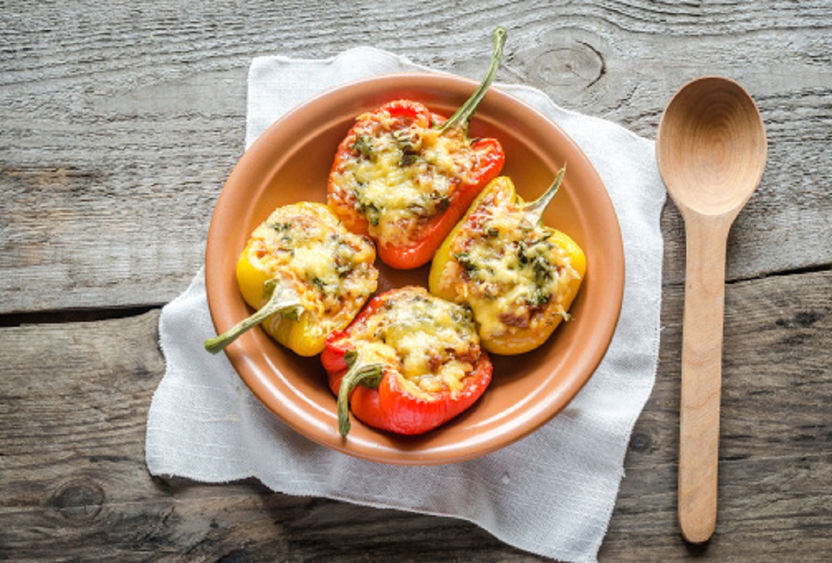 Gesundes Rezept aus frischer Paprika: Wie macht man gefüllte gebratene ...
