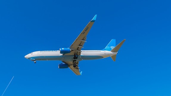 Blauer Himmel, Flugzeug