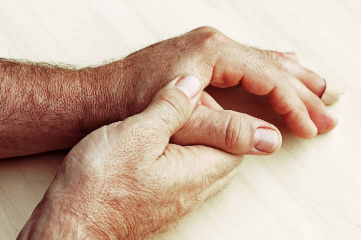 Arthritis: Infektiöse oder nicht-infektiöse Gelenkentzündung, und was sind die Symptome?