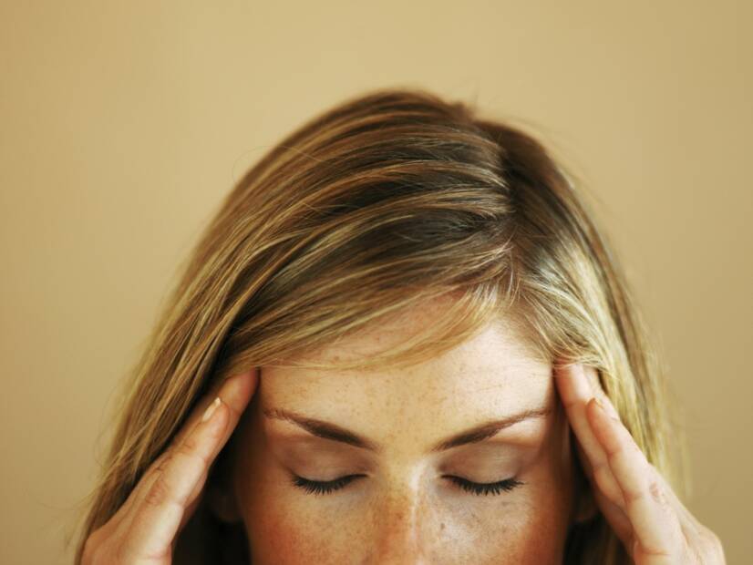 Was sind die häufigsten Ursachen für Kopfschmerzen bei Frauen und wie kann man sie behandeln?