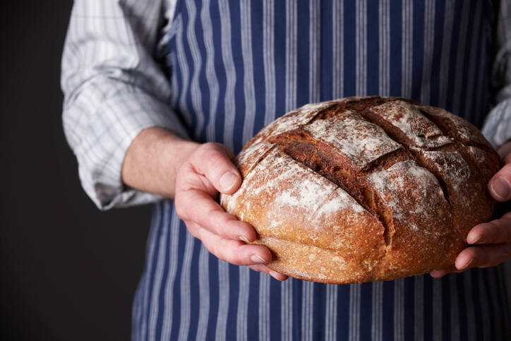 Wenn Sie auf der Suche nach einem gesunden Gebäck sind, haben wir ein Rezept für selbstgemachtes Sauerteigbrot