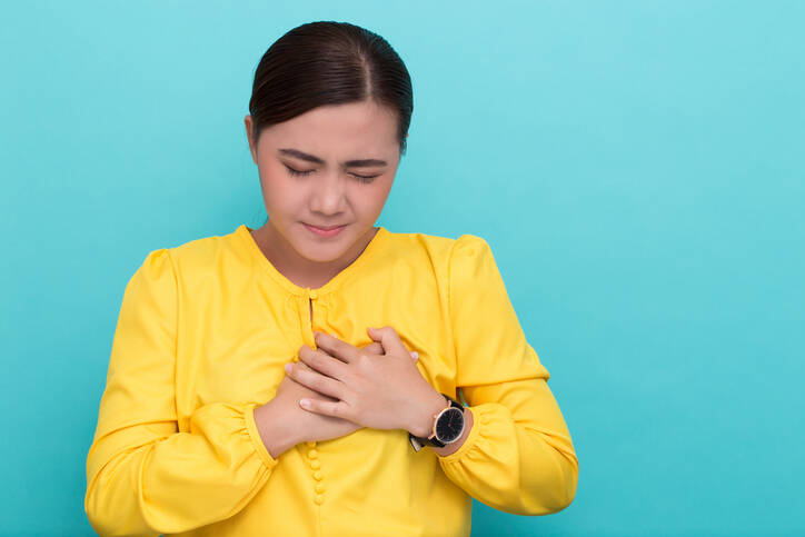 Was sind die Ursachen für Brustschmerzen? Sie strahlen nach rechts, links, zwischen den Schulterblättern aus