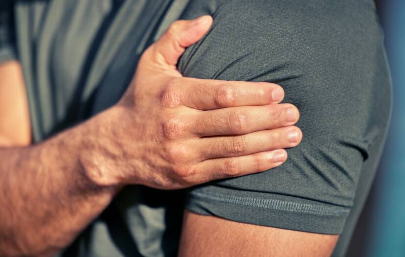 Schulterschmerzen: Was sind die möglichen Ursachen, was hilft und wie kann man sie behandeln?