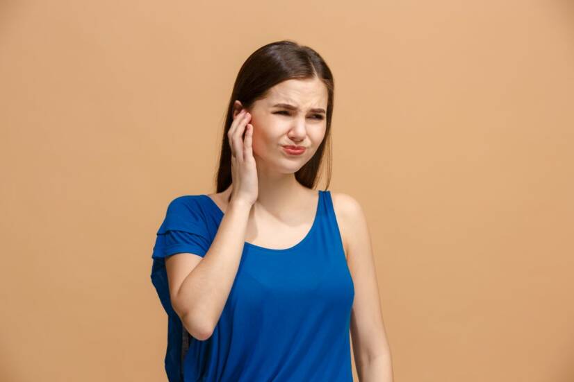 Ohrenschmerzen durch Entzündungen, Zugluft oder Halswirbelsäule? Es gibt verschiedene Ursachen