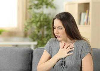 Druck in der Brust: Was ist die Ursache für die gefürchteten Brustschmerzen?