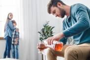 Alkoholismus: ein häufiges Problem in Familien? Ursachen, Symptome und Stadien