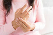 Rheumatoide Arthritis: Die Knoten sind nicht die ersten Symptome von Rheuma - was ist die Behandlung?