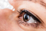 Syndrom des trockenen Auges: Augenbrennen und müde Augen? Wird man trockene Augen mithilfe von Augentropfen los?
