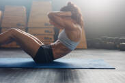 Wie kann man am Bauch, an den Hüften oder an den Oberschenkeln schnell abnehmen? Ist das ohne Sport möglich?