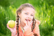 Die Versiegelung der Zähne bei Kindern: Hat sie ihren Sinn und womit wird sie versiegelt?