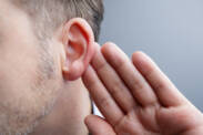 Gehörlosigkeit, Taubheit: Ursachen, Symptome, Formen, Behandlung