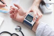 Niedriger Blutdruck: Symptome und Risiken, 90/60